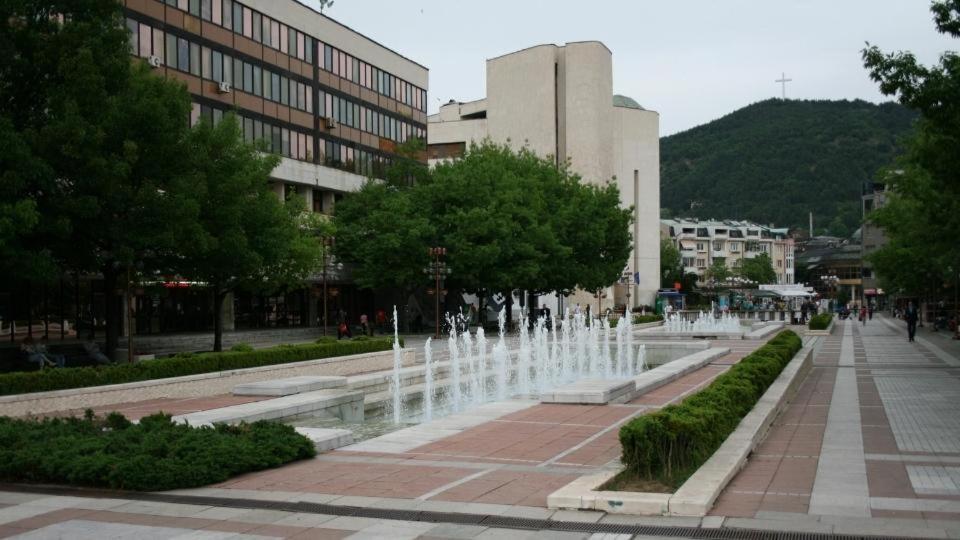 3 Rooms Apartment, Top Center, 1St Floor, Aubg, Free Parking, Pc I5 Ssd, 3 Led Tvs 200 Channels, Wifi, Terrace, Easy-Late Check-In, Stay Before Greece Blagoevgrad Eksteriør bilde